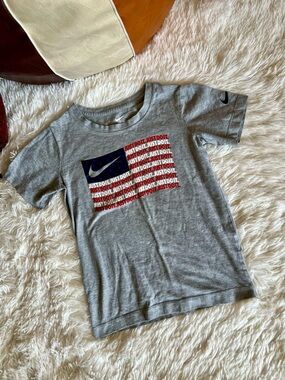 Nike Gray USA Short Sleeve Tee with American Flag 'Just Do It' Graphic